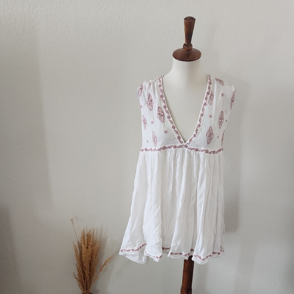 Free People Tops - Free People White Sleeveless Boho Top with Pink Accents